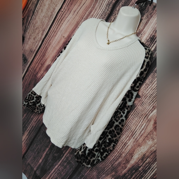 2 For $25 Vocal Cream Sweater with Leopard Print Sleeves Size XL - Picture 2 of 6